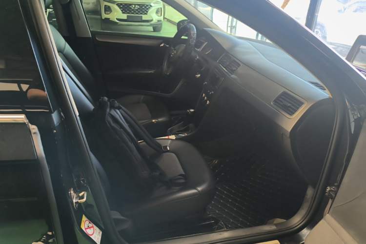 Used Volkswagen Santana 2015 1.6L Automatic Comfort Edition Right Front Seat