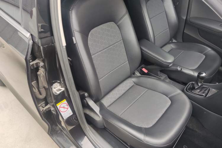Used Volkswagen Santana 2015 1.6L Manual Comfort Edition Right Front Seat