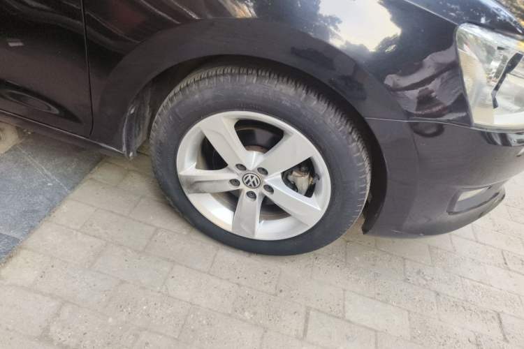 Used Volkswagen Santana 2015 1.6L Automatic Comfort Edition Right Front Wheel Hub