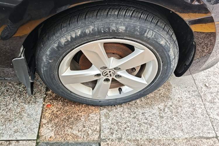 Used Volkswagen Santana 2015 1.6L Manual Comfort Edition Right Front Wheel Hub