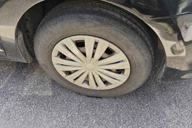 Used Volkswagen Santana 2015 1.6L Manual Fashion Edition Right Front Wheel Hub