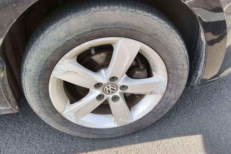 Used Volkswagen Santana 2015 1.6L Manual Comfort Edition Right Front Wheel Hub