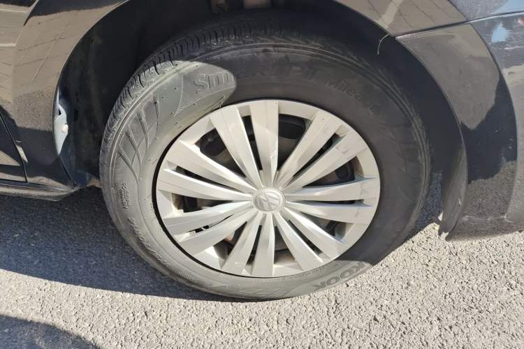 Used Volkswagen Santana 2015 1.6L Manual Fashion Edition Right Front Wheel Hub