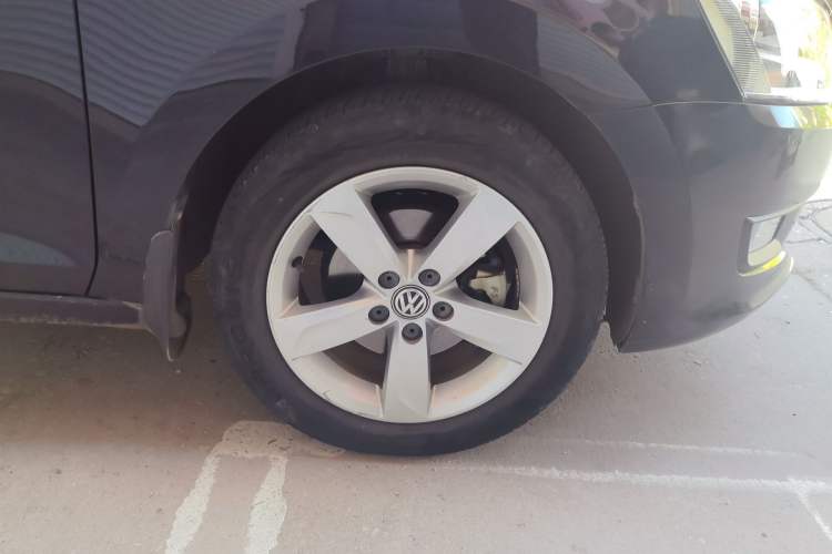 Used Volkswagen Santana 2015 1.6L Manual Comfort Edition Right Front Wheel Hub