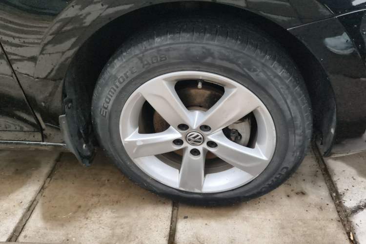 Used Volkswagen Santana 2015 1.6L Manual Comfort Edition Right Front Wheel Hub