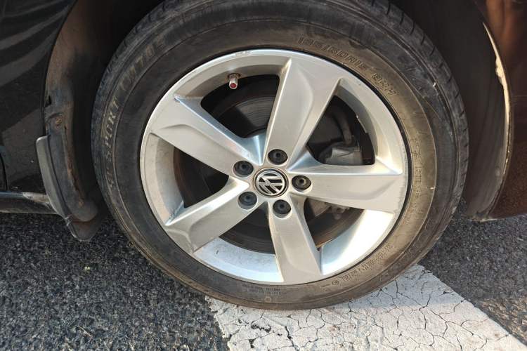 Used Volkswagen Santana 2015 1.6L Manual Comfort Edition Right Front Wheel Hub