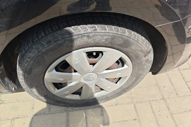 Used Volkswagen Santana 2015 1.6L Automatic Fashion Edition Right Front Wheel Hub
