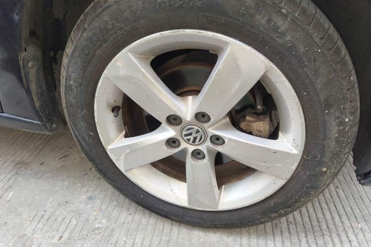 Used Volkswagen Santana 2015 1.6L Manual Comfort Edition Right Front Wheel Hub