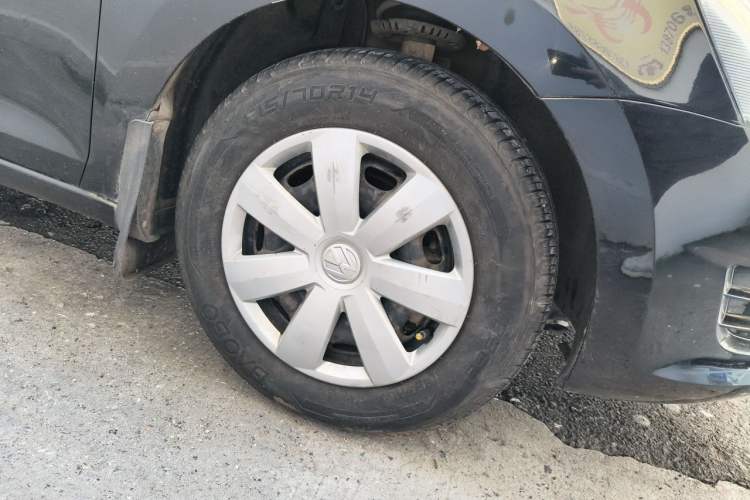 Used Volkswagen Santana 2015 1.6L Manual Fashion Edition Right Front Wheel Hub
