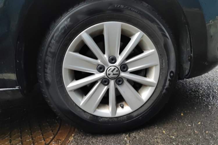 Used Volkswagen Santana 2015 1.6L Manual Fashion Edition Right Front Wheel Hub