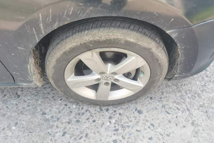 Used Volkswagen Santana 2015 1.6L Manual Comfort Edition Right Front Wheel Hub