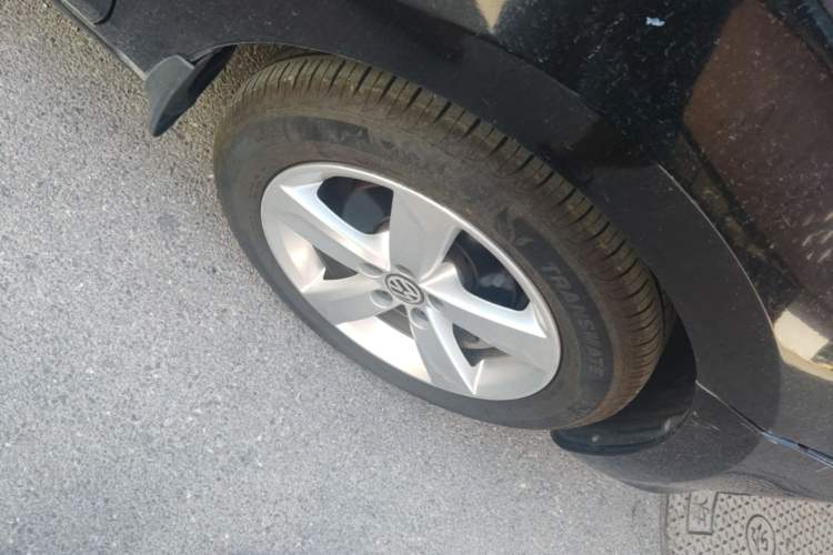 Used Volkswagen Santana 2015 1.6L Manual Comfort Edition Right Front Wheel Hub