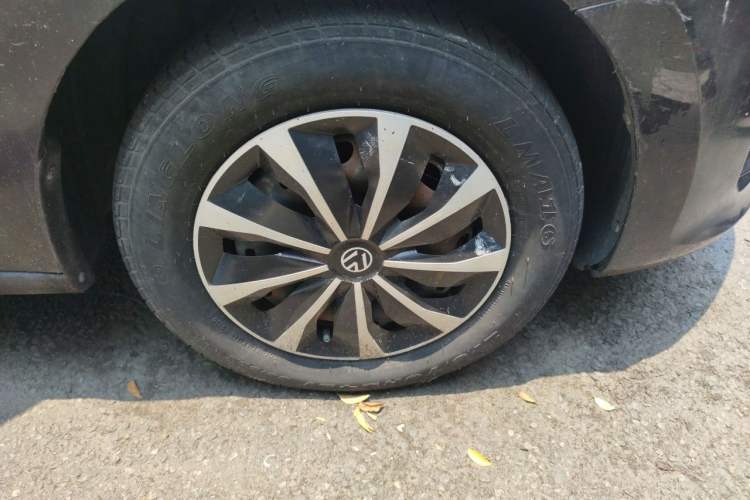 Used Volkswagen Santana 2015 1.6L Manual Fashion Edition Right Front Wheel Hub