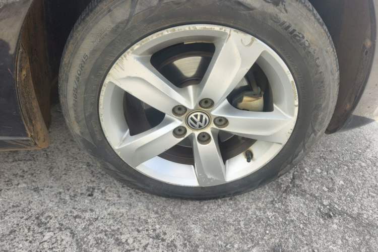 Used Volkswagen Santana 2015 1.6L Manual Comfort Edition Right Front Wheel Hub