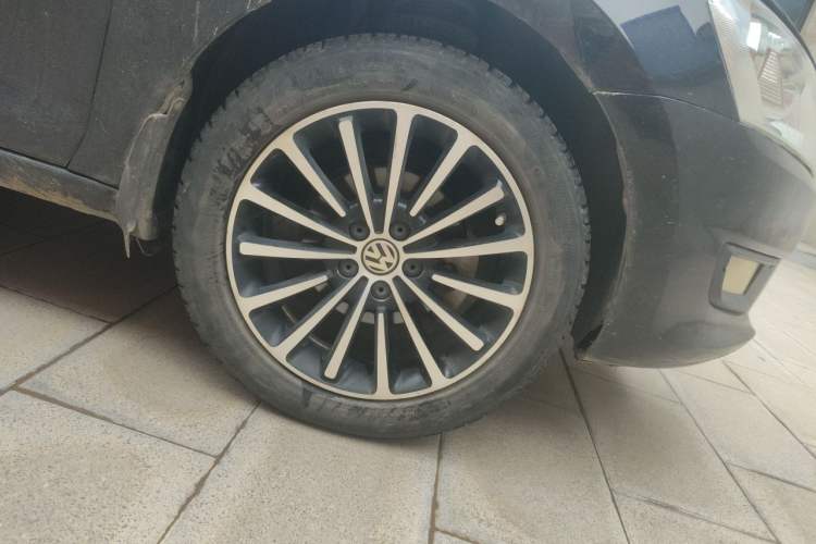 Used Volkswagen Santana 2015 1.4L Manual Fashion Edition Right Front Wheel Hub