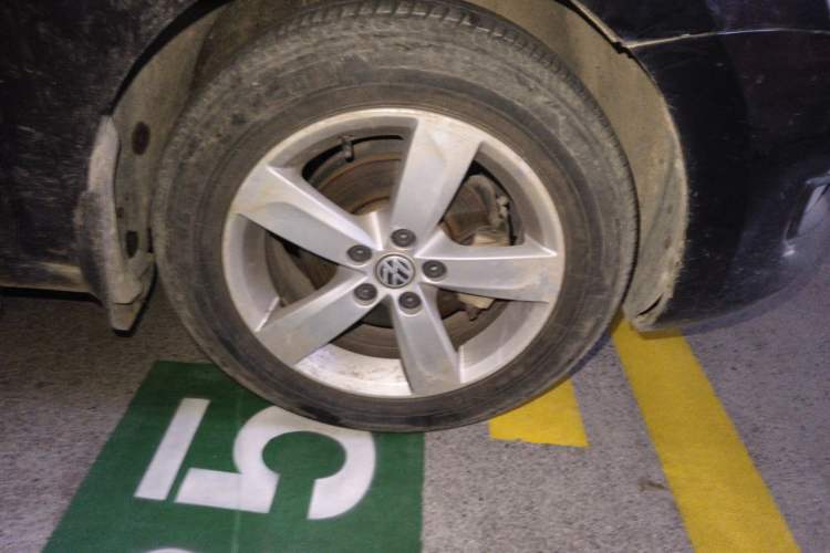 Used Volkswagen Santana 2015 1.6L Manual Comfort Edition Right Front Wheel Hub