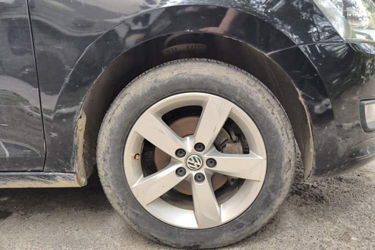 Used Volkswagen Santana 2015 1.6L Manual Comfort Edition Right Front Wheel Hub