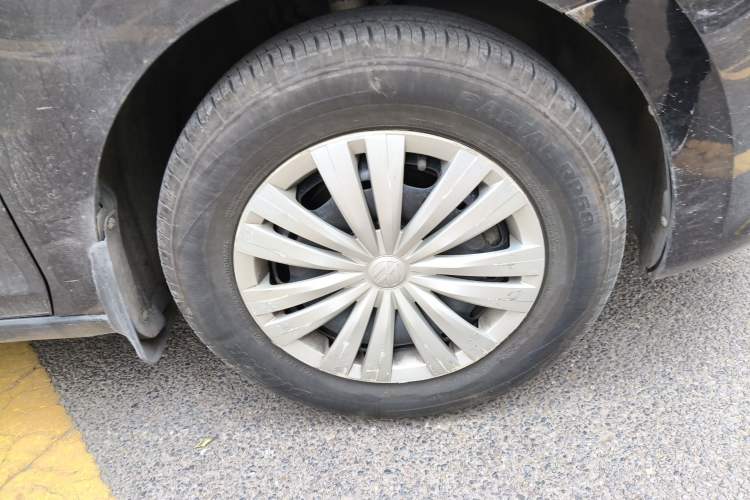 Used Volkswagen Santana 2015 1.4L Manual Fashion Edition Right Front Wheel Hub