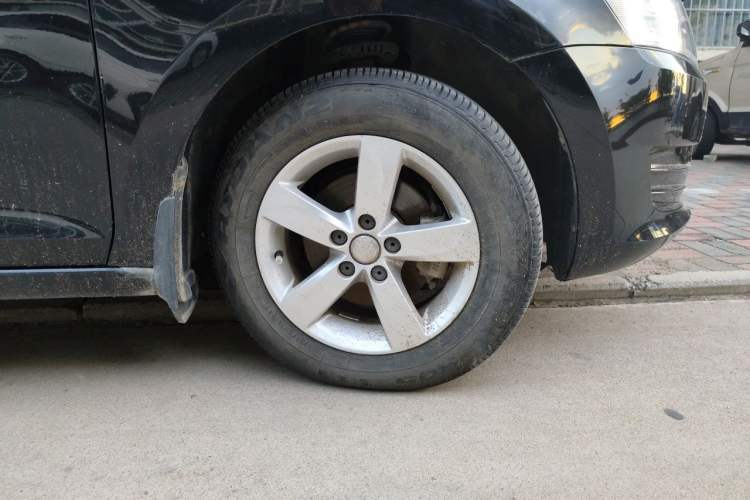 Used Volkswagen Santana 2015 1.6L Manual Fashion Edition Right Front Wheel Hub