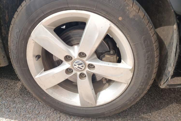 Used Volkswagen Santana 2015 1.6L Manual Comfort Edition Right Front Wheel Hub