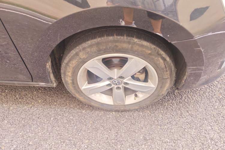 Used Volkswagen Santana 2015 1.6L Manual Comfort Edition Right Front Wheel Hub