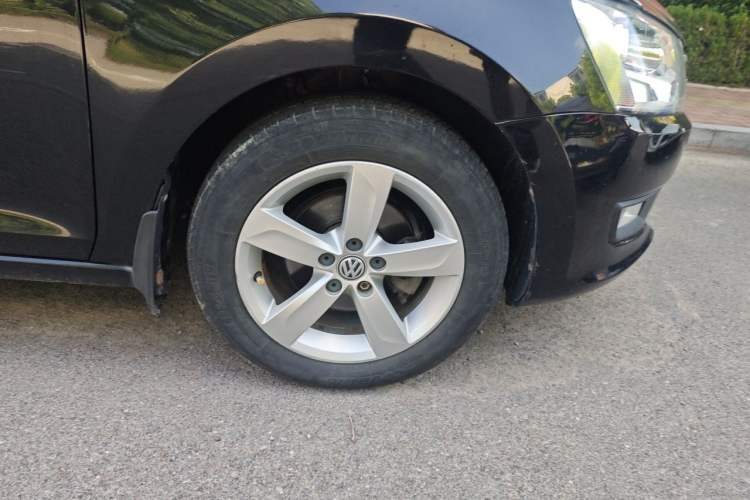 Used Volkswagen Santana 2015 1.6L Automatic Comfort Edition Right Front Wheel Hub
