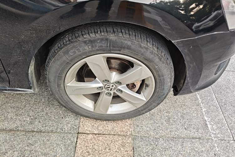 Used Volkswagen Santana 2015 1.6L Manual Comfort Edition Right Front Wheel Hub
