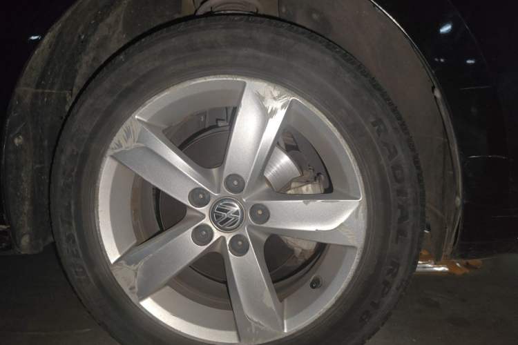 Used Volkswagen Santana 2015 1.6L Automatic Comfort Edition Right Front Wheel Hub