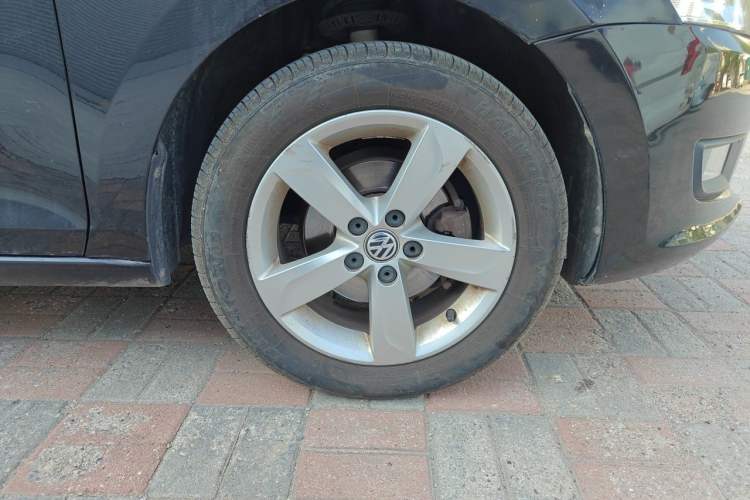 Used Volkswagen Santana 2015 1.6L Manual Comfort Edition Right Front Wheel Hub