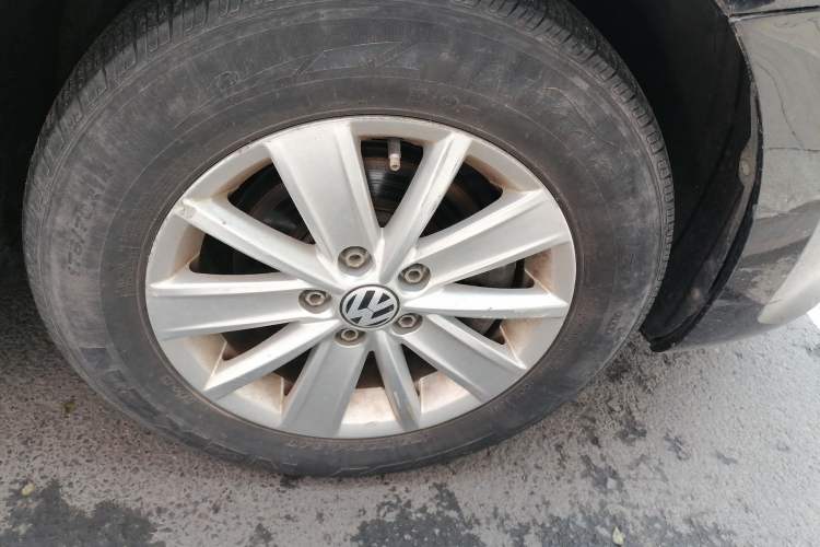 Used Volkswagen Santana 2015 1.6L Manual Fashion Edition Right Front Wheel Hub