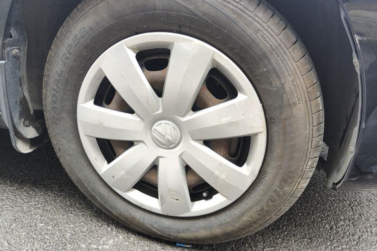 Used Volkswagen Santana 2015 1.6L Automatic Fashion Edition Right Front Wheel Hub