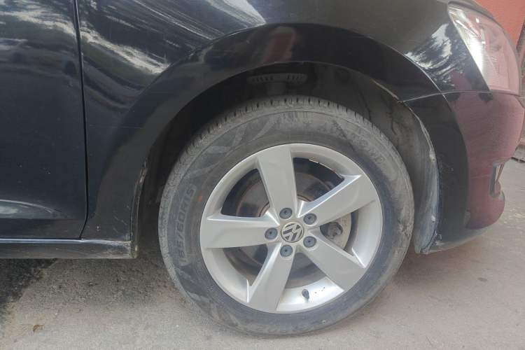 Used Volkswagen Santana 2015 1.6L Automatic Comfort Edition Right Front Wheel Hub