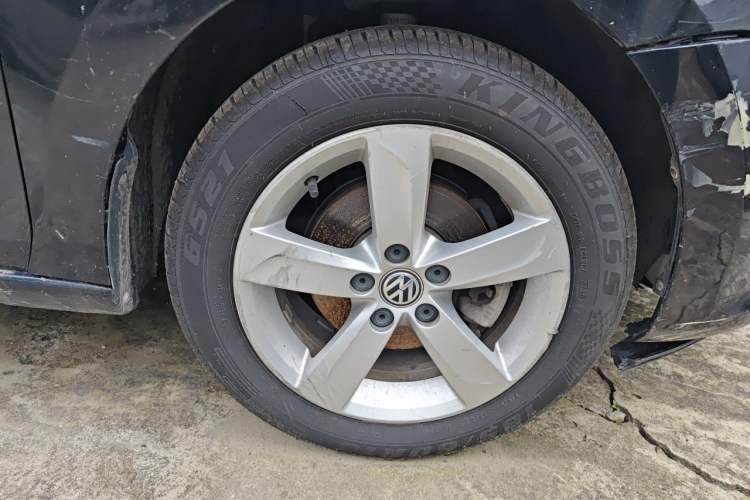 Used Volkswagen Santana 2015 1.4L Manual Comfort Edition Right Front Wheel Hub