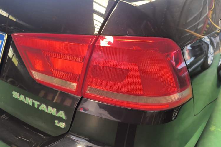 Used Volkswagen Santana 2015 1.6L Automatic Comfort Edition Right Rear Taillight