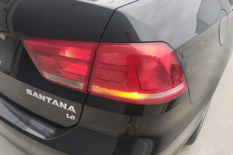 Used Volkswagen Santana 2015 1.6L Manual Comfort Edition Right Rear Taillight