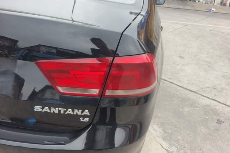 Used Volkswagen Santana 2015 1.6L Automatic Fashion Edition Right Rear Taillight