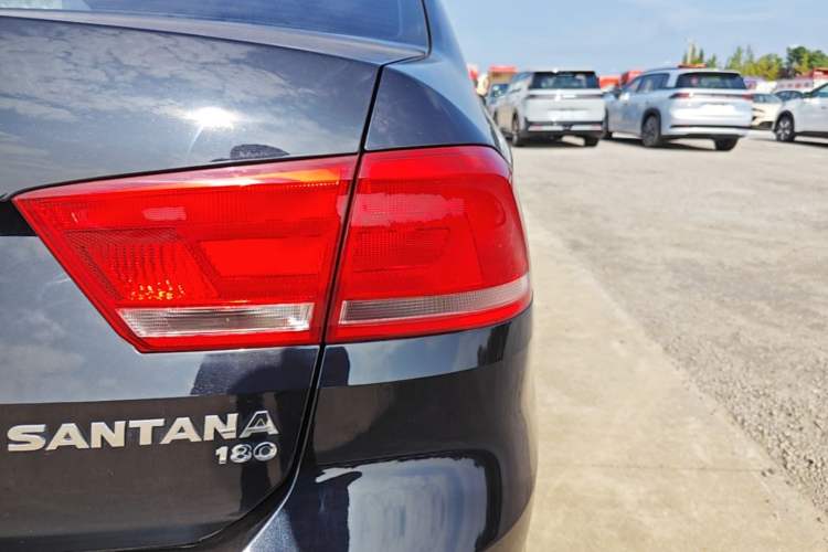 Used Volkswagen Santana 2015 1.6L Automatic Comfort Edition Right Rear Taillight
