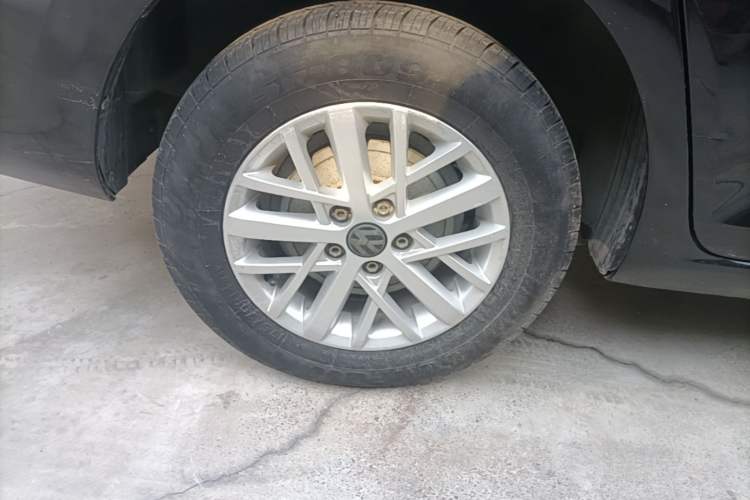 Used Volkswagen Santana 2015 1.6L Manual Fashion Edition Right Rear Wheel Hub