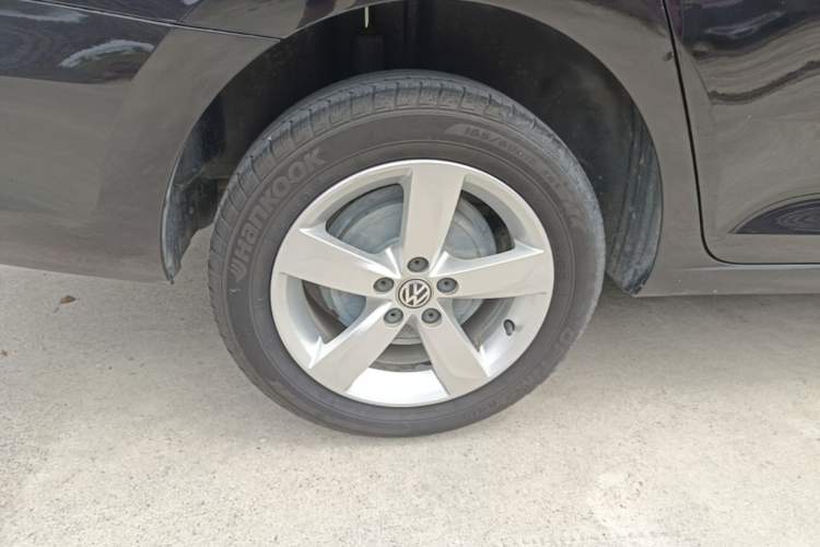 Used Volkswagen Santana 2015 1.6L Automatic Comfort Edition Right Rear Wheel Hub