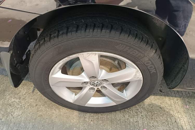 Used Volkswagen Santana 2015 1.6L Automatic Comfort Edition Right Rear Wheel Hub