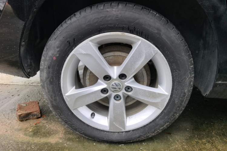 Used Volkswagen Santana 2015 1.6L Automatic Comfort Edition Right Rear Wheel Hub