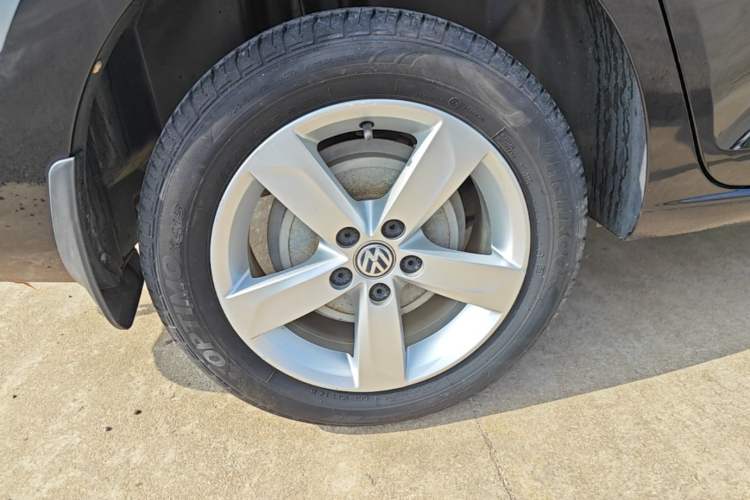 Used Volkswagen Santana 2015 1.6L Automatic Comfort Edition Right Rear Wheel Hub
