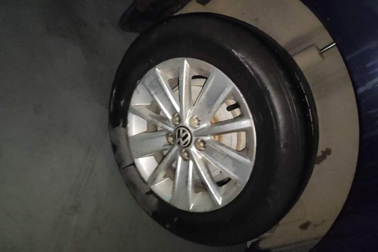 Used Volkswagen Santana 2015 1.6L Automatic Fashion Edition Right Rear Wheel Hub