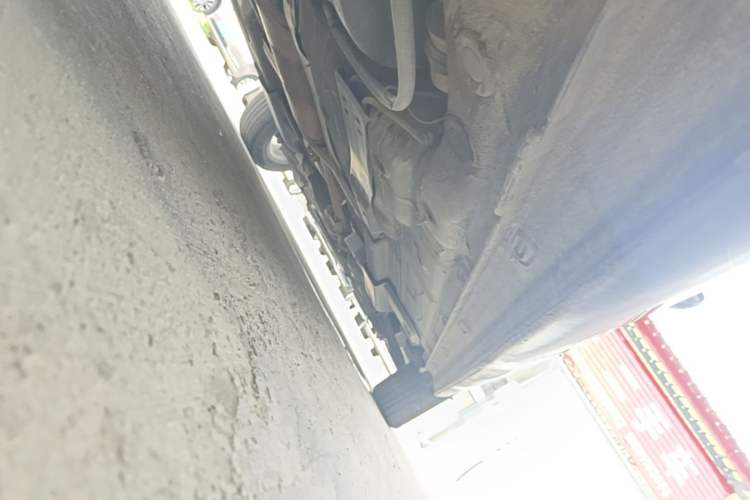 Used Volkswagen Santana 2015 1.6L Automatic Comfort Edition Right Side Sill