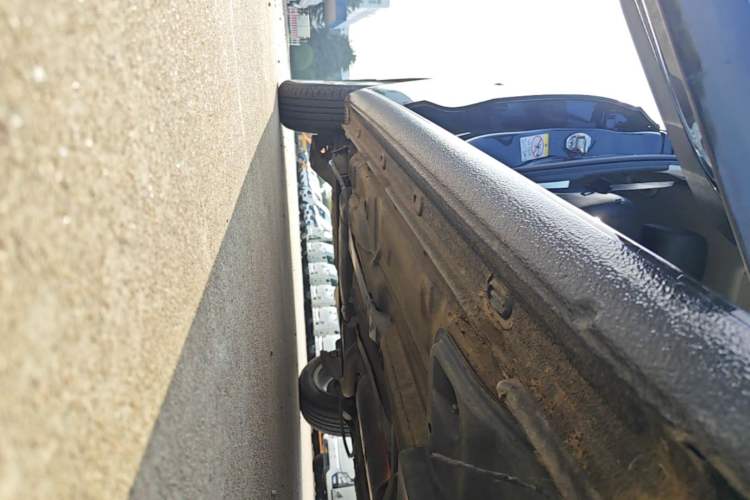 Used Volkswagen Santana 2015 1.6L Automatic Comfort Edition Right Side Sill