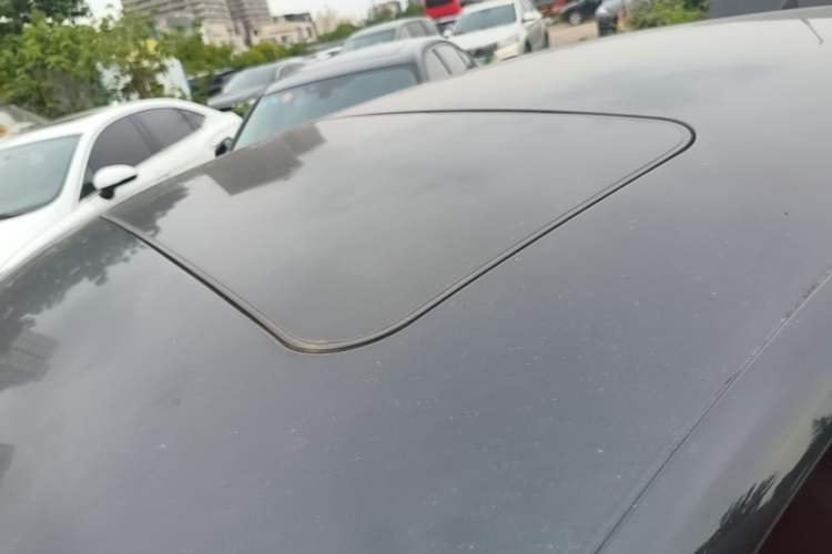 Used Volkswagen Santana 2015 1.6L Automatic Comfort Edition Roof