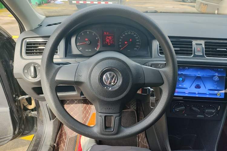 Used Volkswagen Santana 2015 1.6L Manual Fashion Edition Steering Wheel