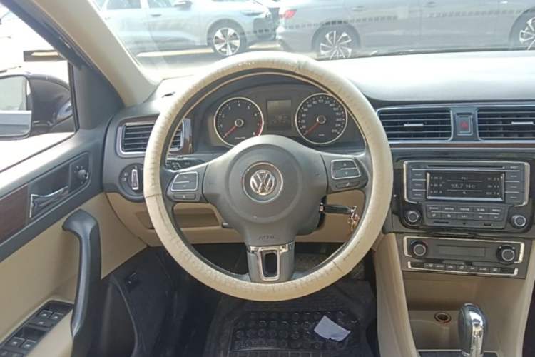 Used Volkswagen Santana 2015 1.6L Automatic Luxury Edition Steering Wheel