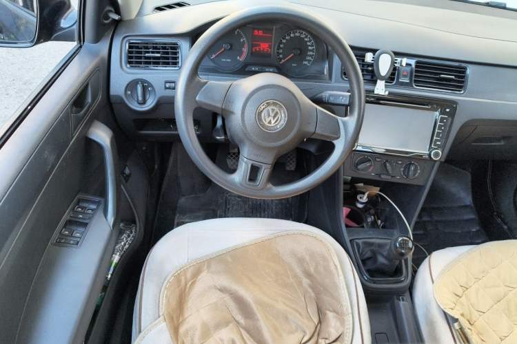 Used Volkswagen Santana 2015 1.6L Manual Fashion Edition Steering Wheel