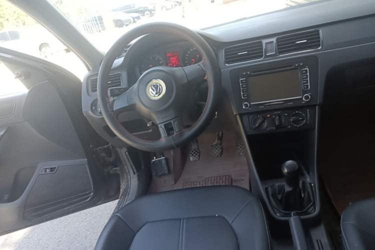 Used Volkswagen Santana 2015 1.6L Manual Fashion Edition Steering Wheel